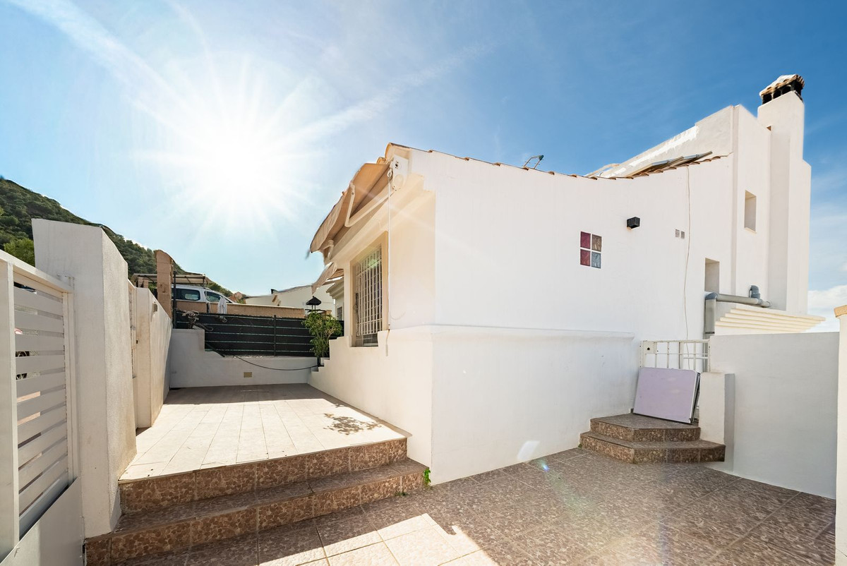 6 Bedroom Villa in Alhaurín de la Torre - Photo 7