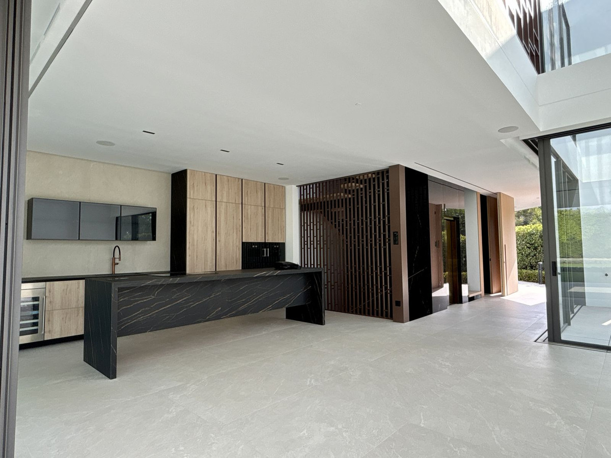 3 Bedroom Villa in Marbella - Photo 3