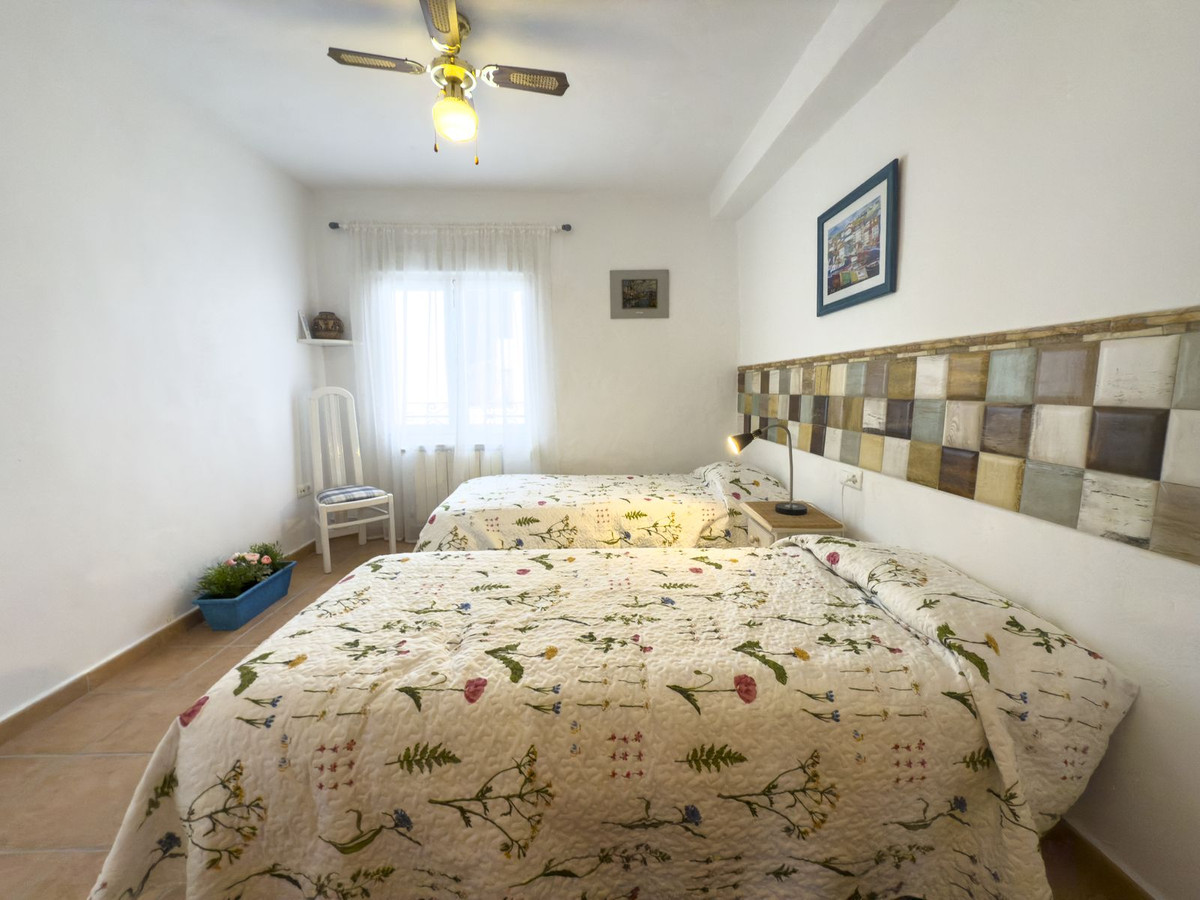 6 Bedroom Townhouse in Tolox - Photo 39