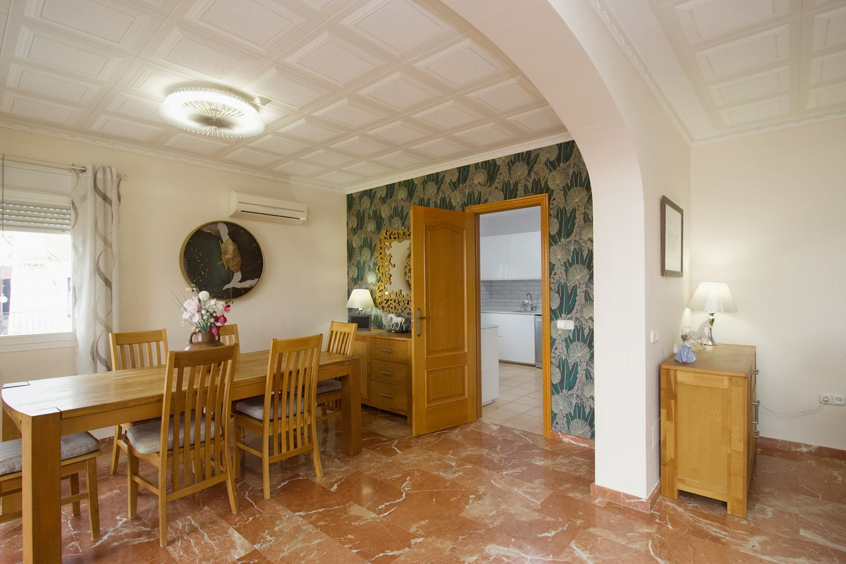 5 Bedroom Villa in Coín - Photo 9