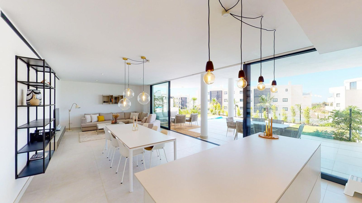 3 Bedroom Apartment in Fuengirola - Photo 5