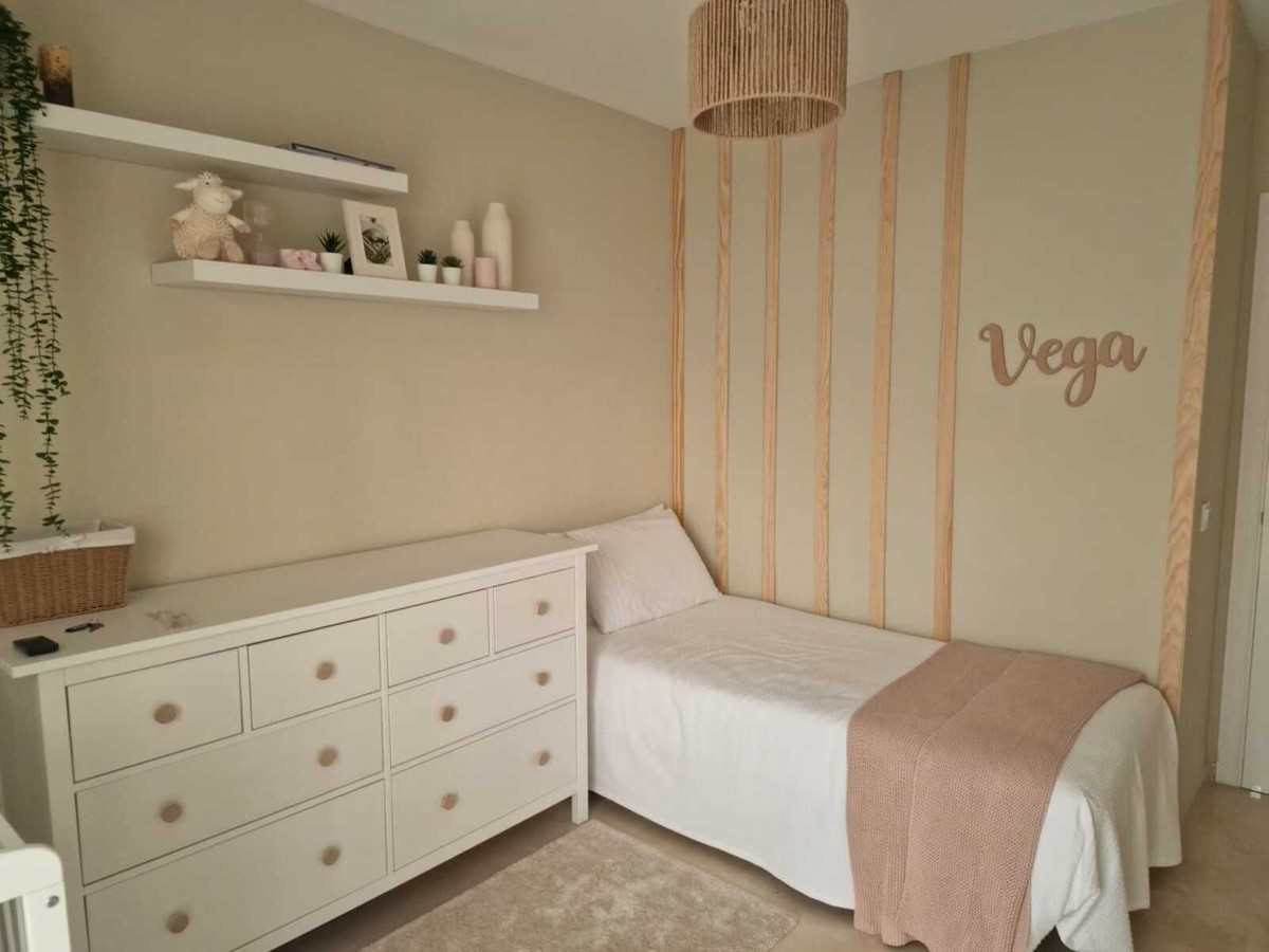 2 Bedroom Apartment in Estepona - Photo 12