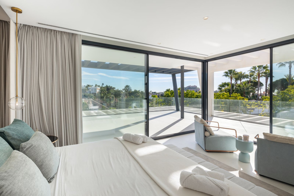 6 Bedroom Villa in Marbella - Photo 13