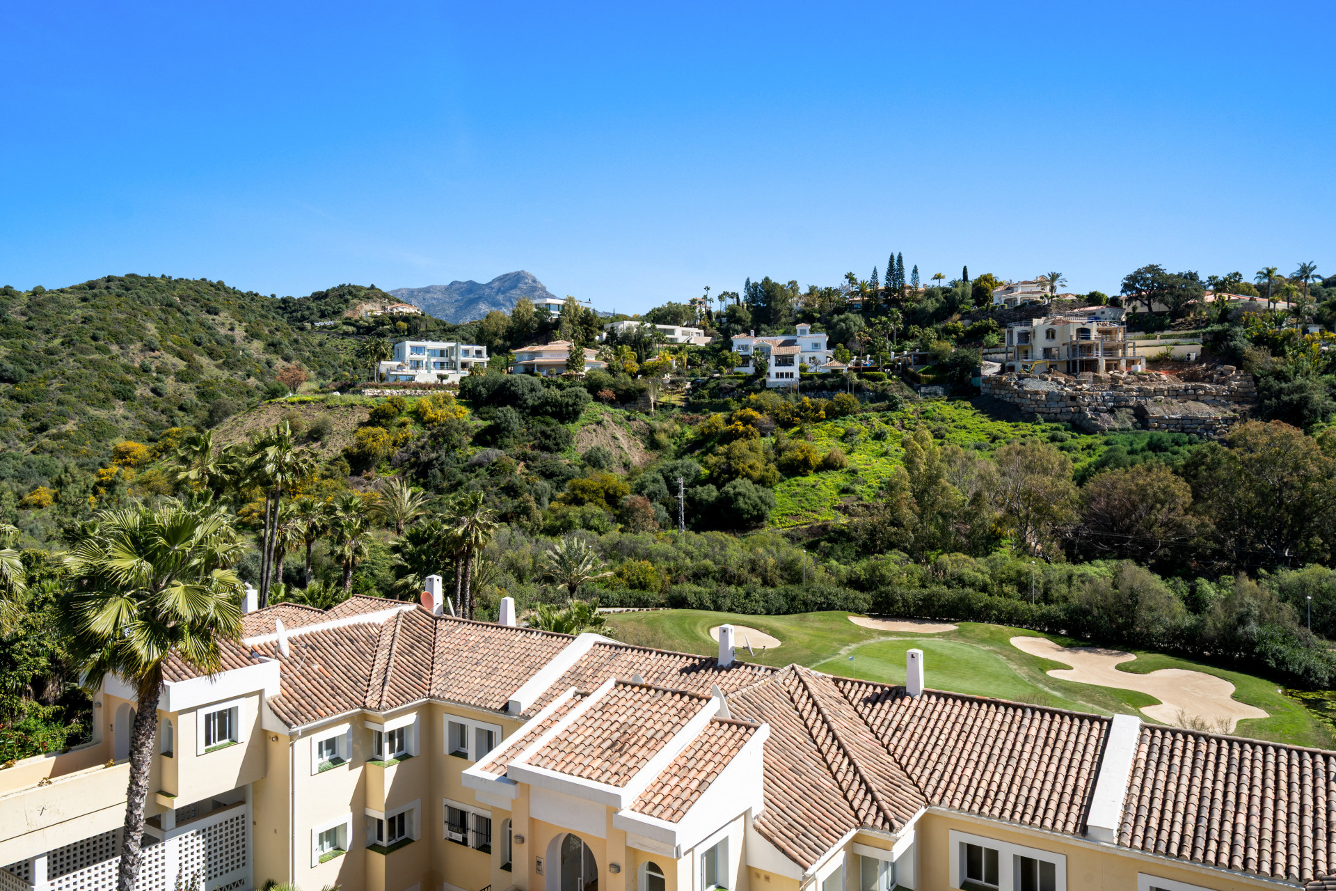 3 Bedroom Penthouse in Benahavís - Photo 21