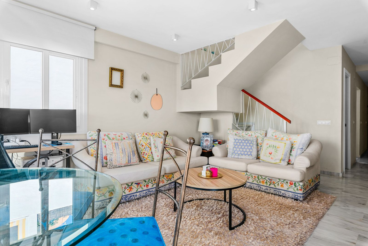 2 Bedroom Penthouse in Estepona - Photo 10