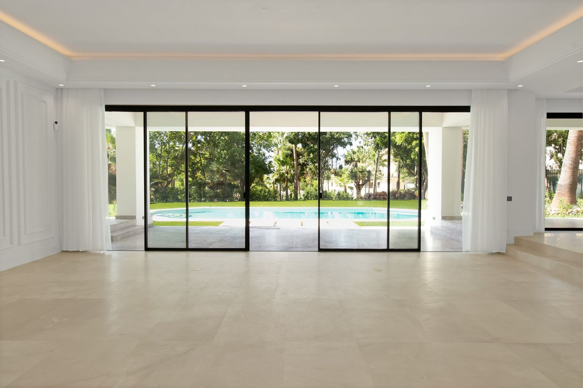6 Bedroom Villa in Marbella - Фото 11