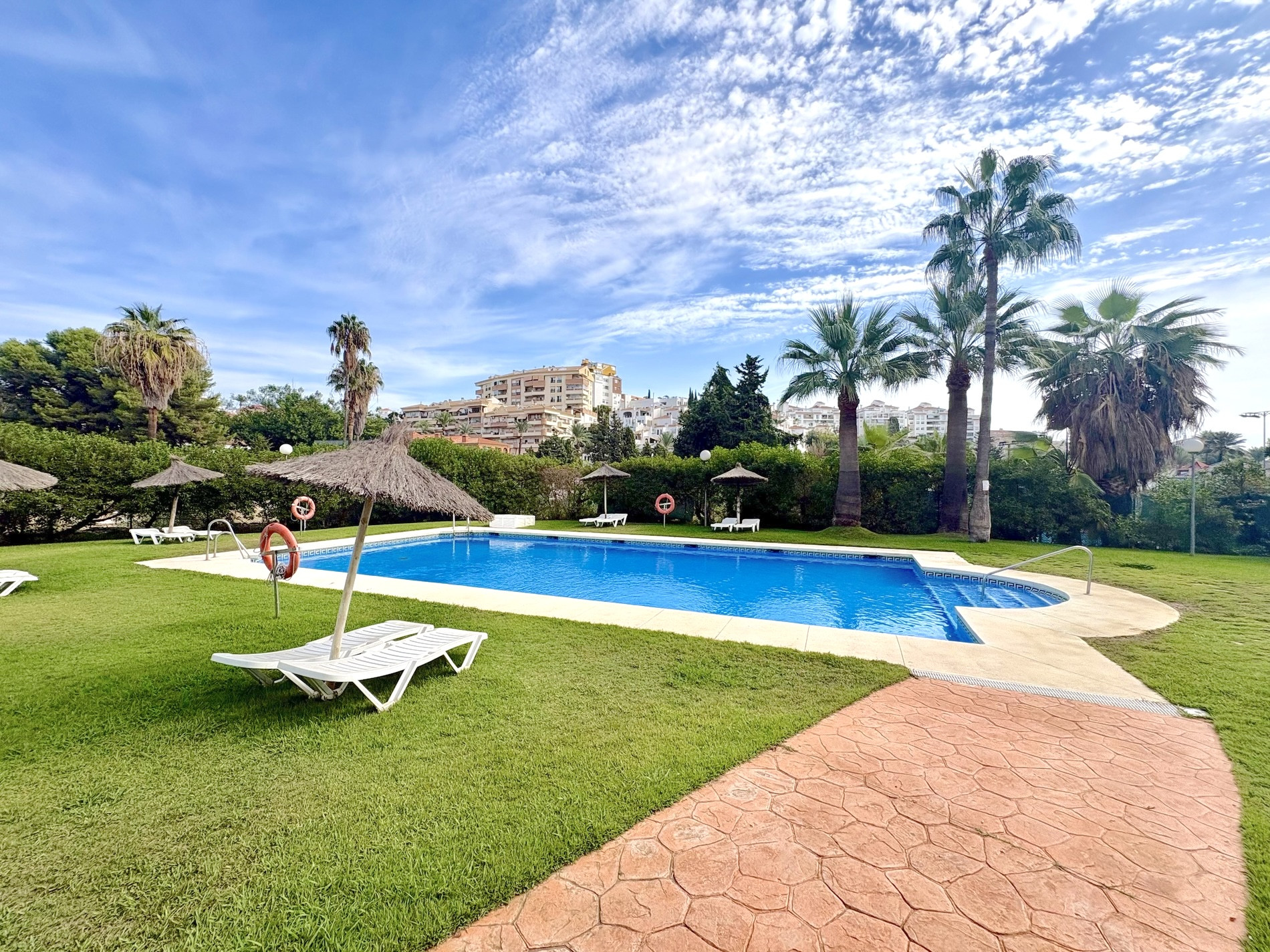 2 Bedroom Apartment in Benalmádena - Photo 2