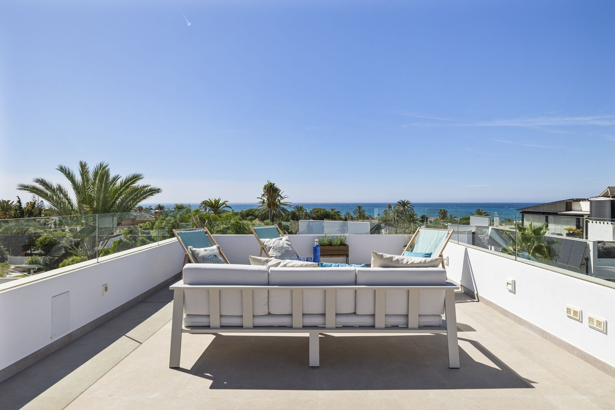5 Bedroom Villa in Marbella - Photo 32