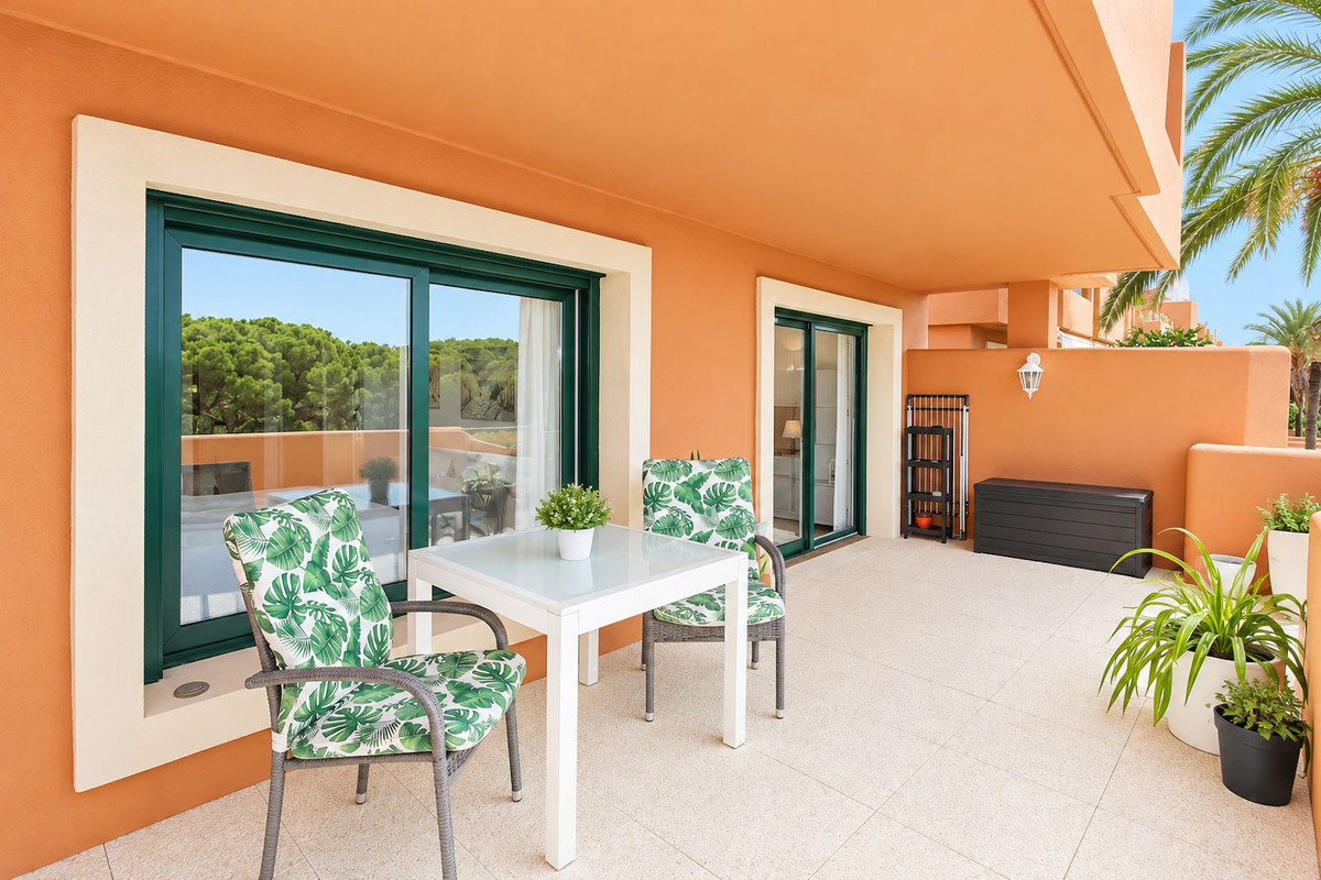 2 Bedroom Apartment in Marbella - Photo 3