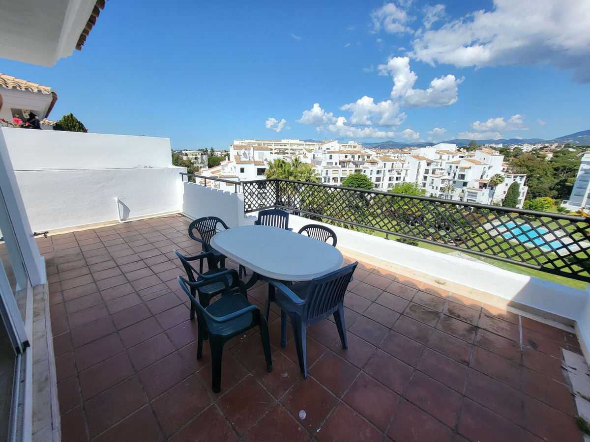 Piso de 4 dormitorios con piscina en Málaga – Foto 28