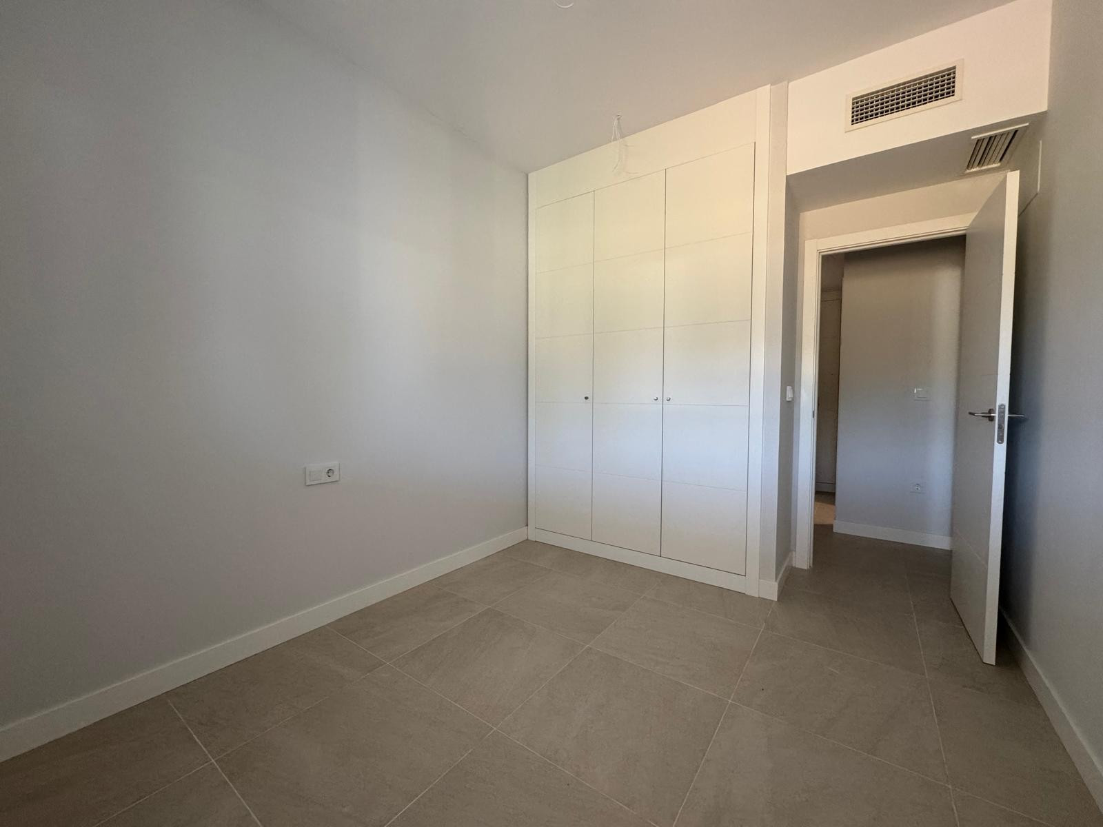2 Bedroom Apartment in Estepona - Photo 9