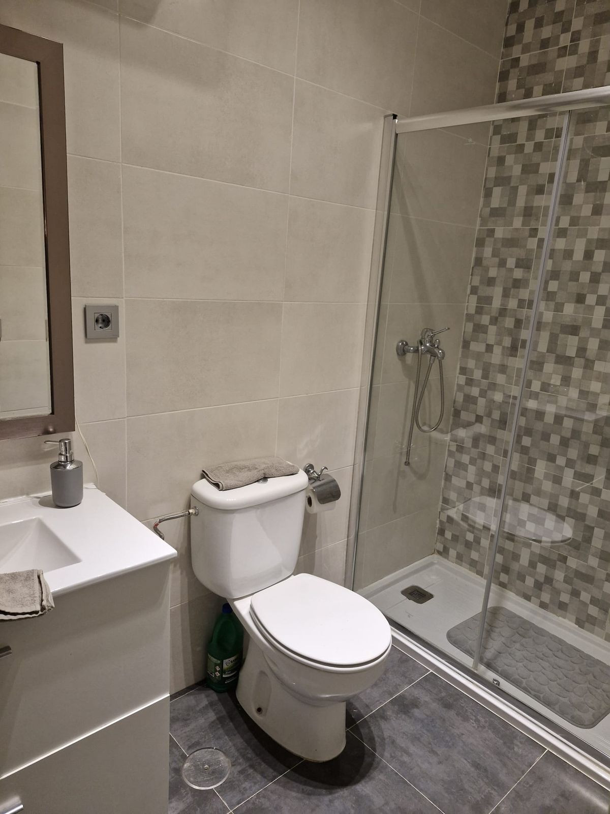2 Bedroom Apartment in Torremolinos - Photo 10