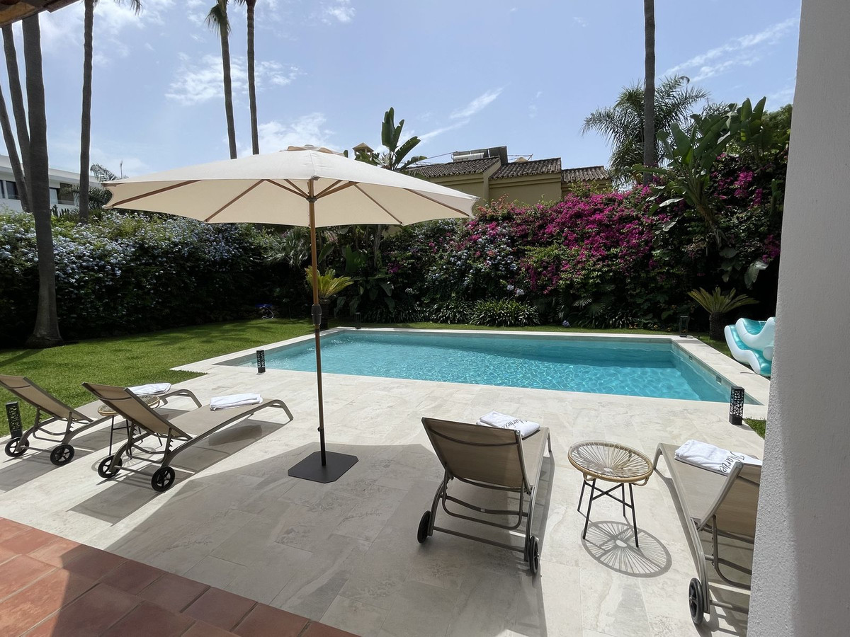 4 Bedroom Villa in Marbella - Photo 19