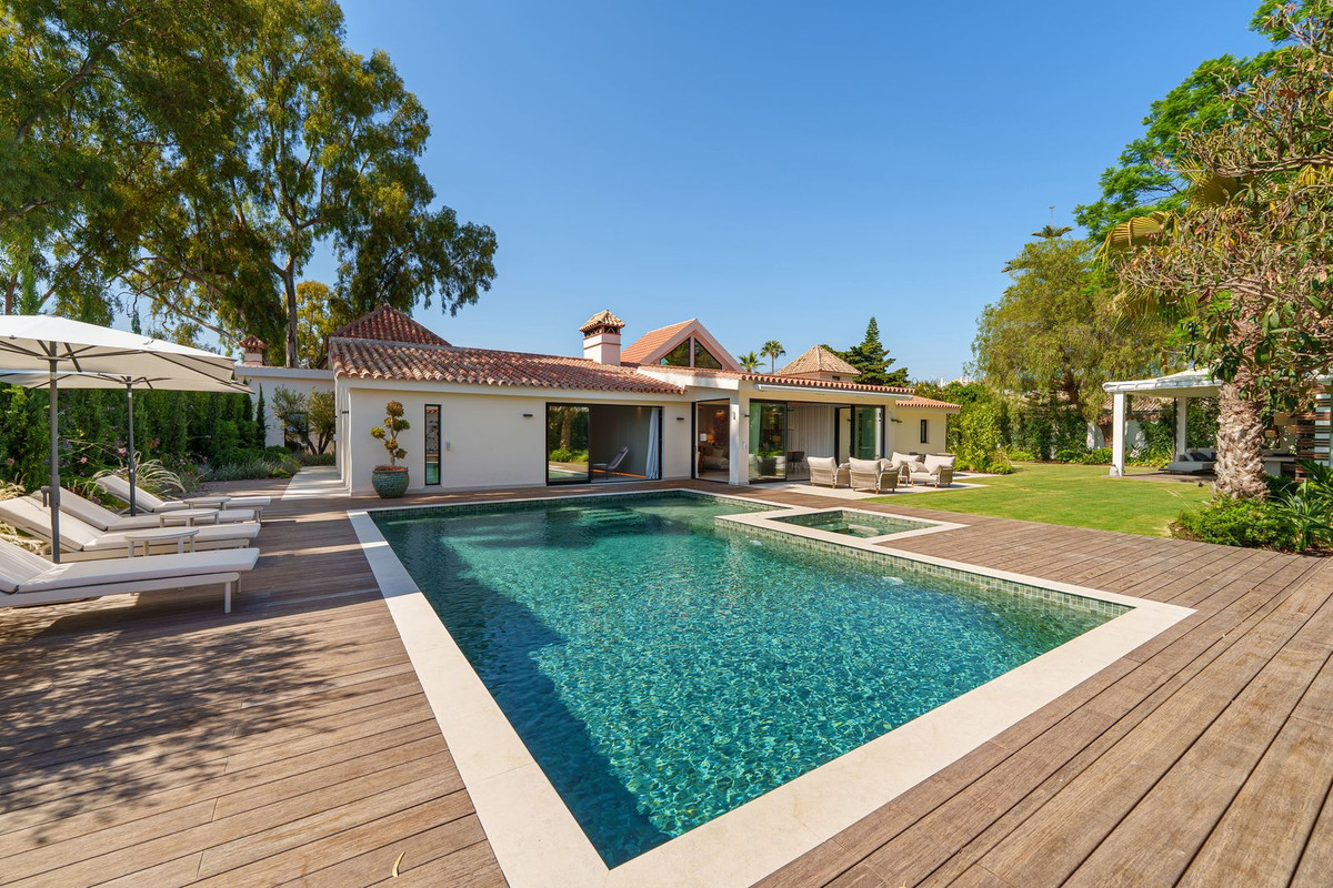 5 Bedroom Villa in Marbella - Photo 6