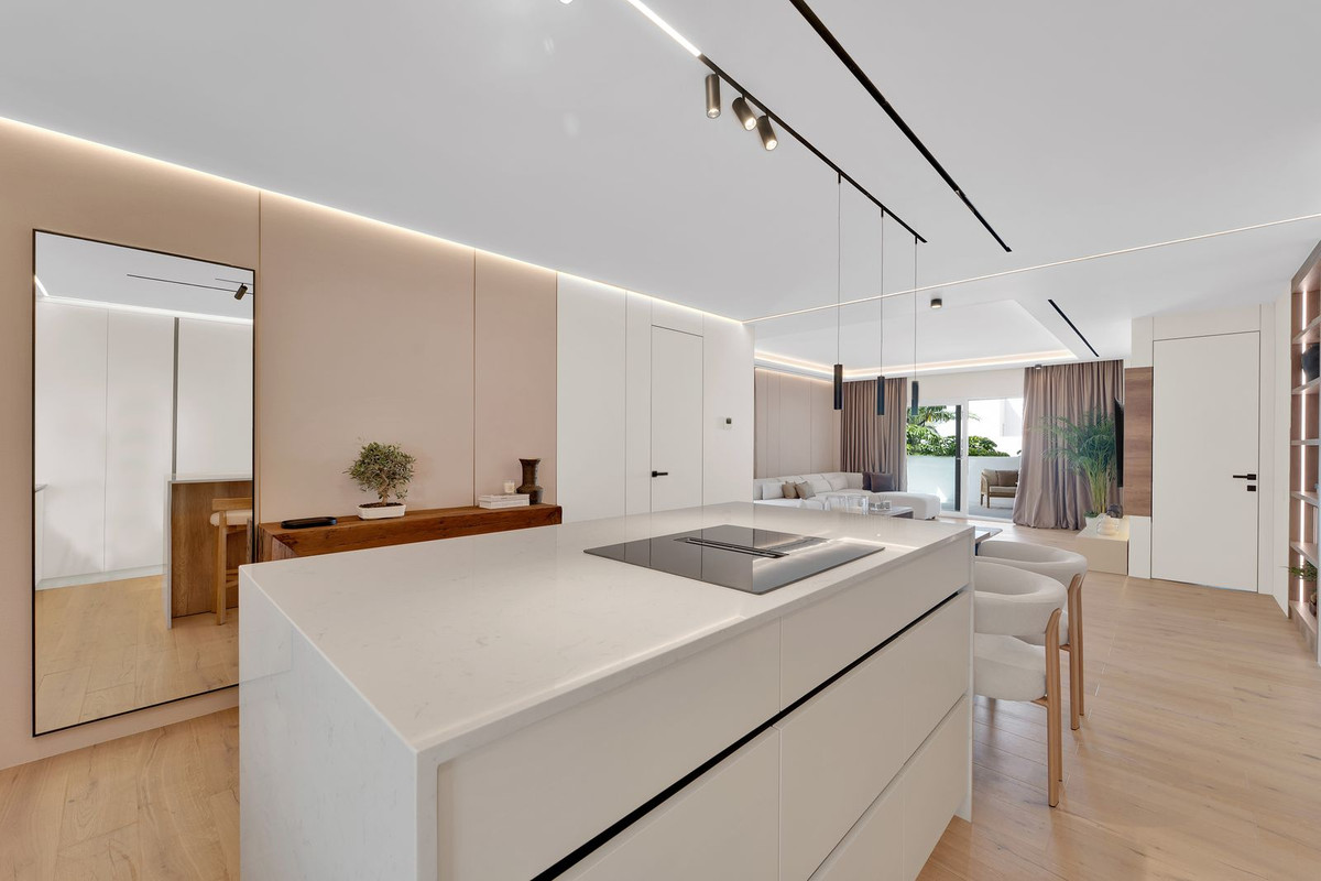 3 Bedroom Apartment in Marbella - Photo 6