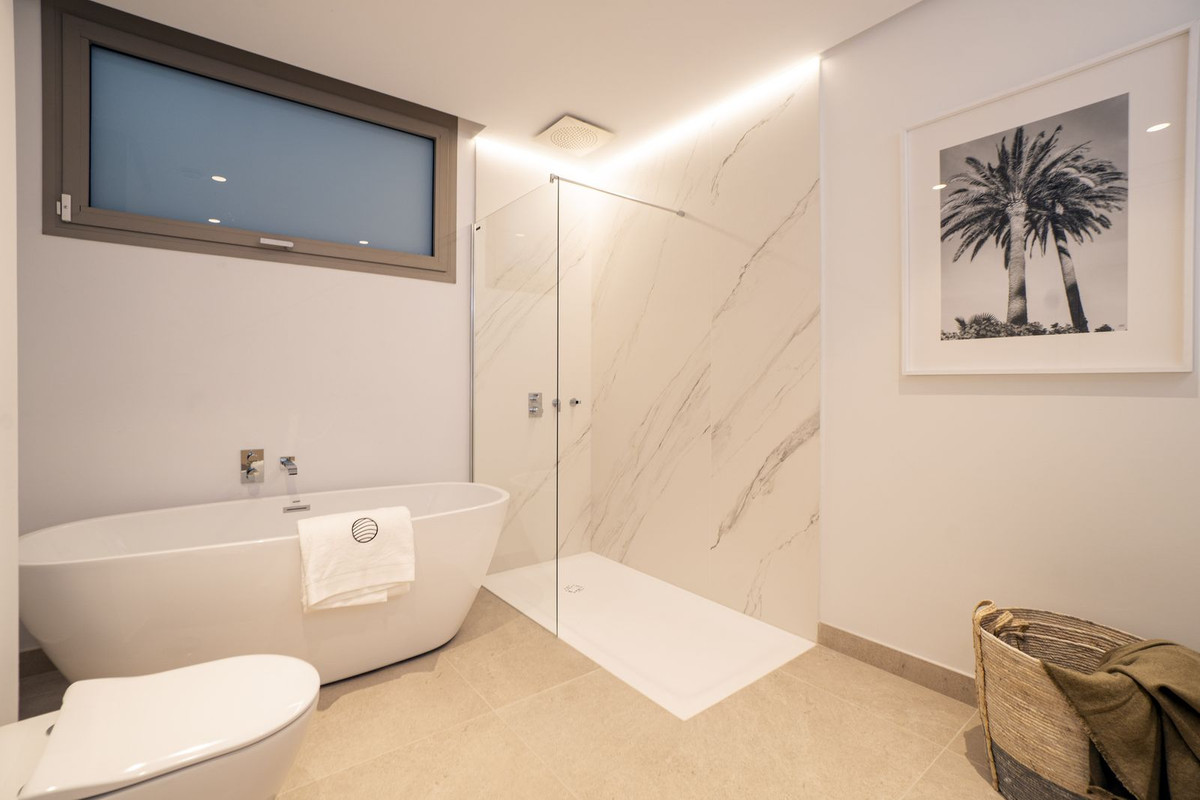 3 Bedroom Apartment in Benahavís - Photo 15