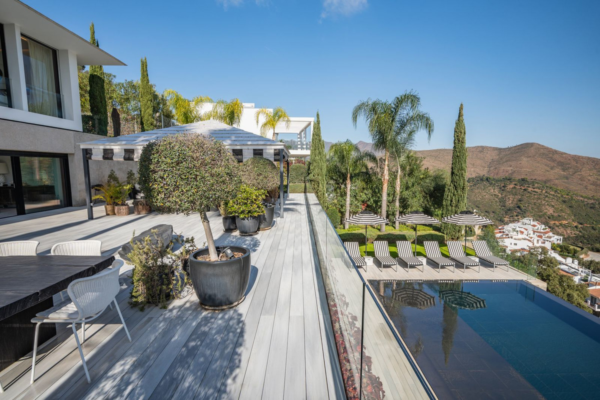 6 Bedroom Villa in Marbella - Photo 14