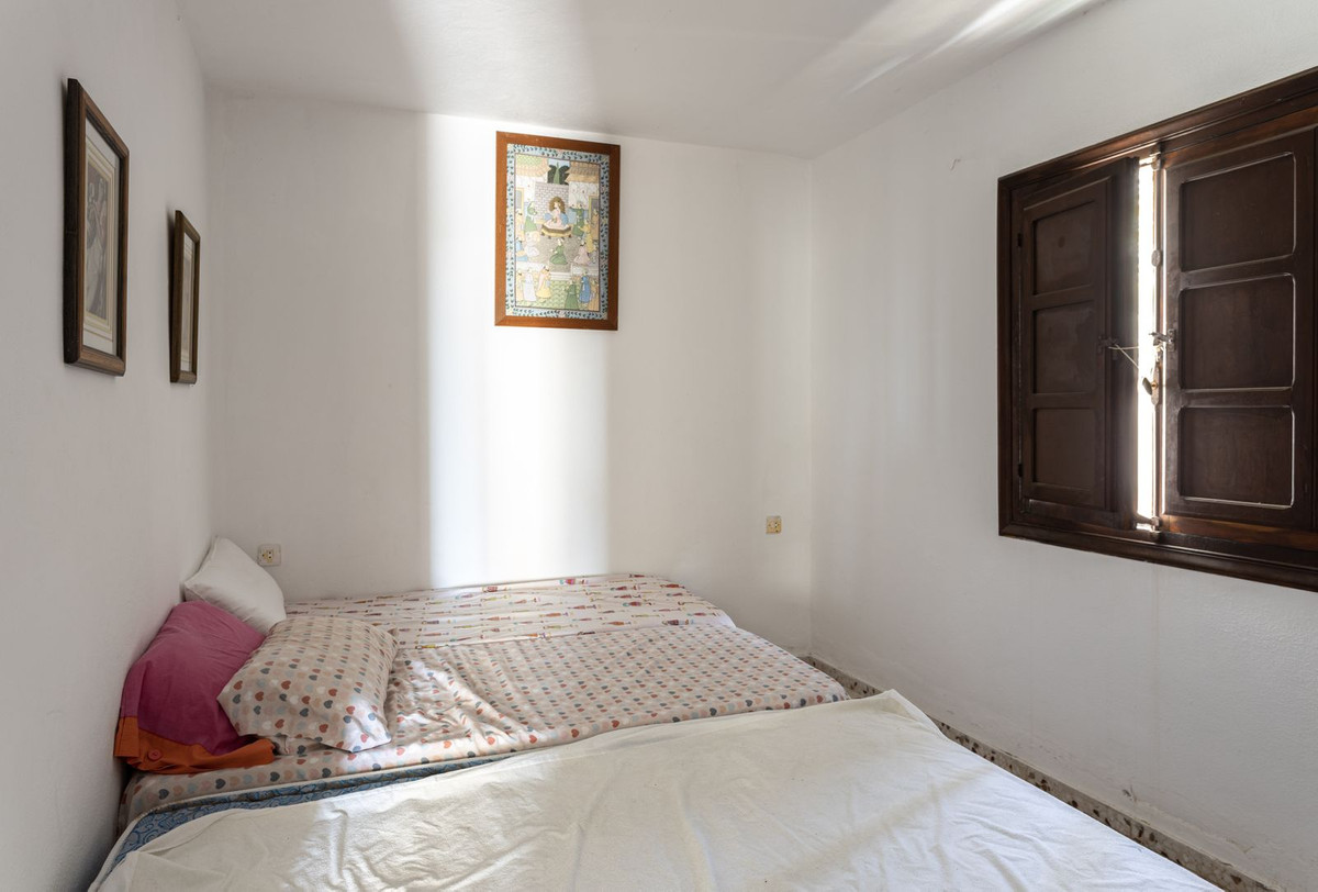 30,000 m² Plot in Estepona - Photo 2