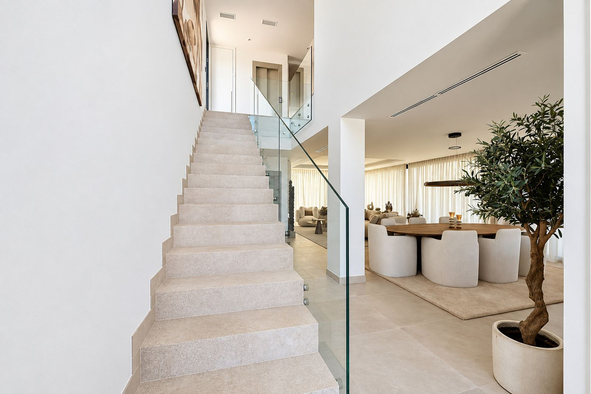5 Bedroom Villa in Marbella - Photo 15