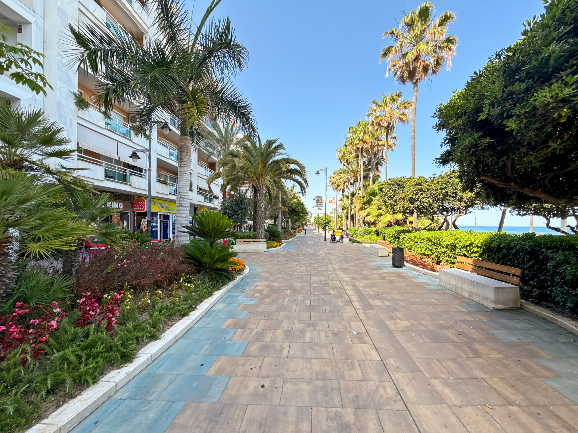 2 Bedroom Apartment in Estepona - Photo 42