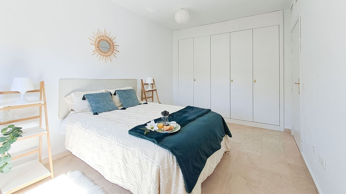 2 Bedroom Apartment in Estepona - Photo 16