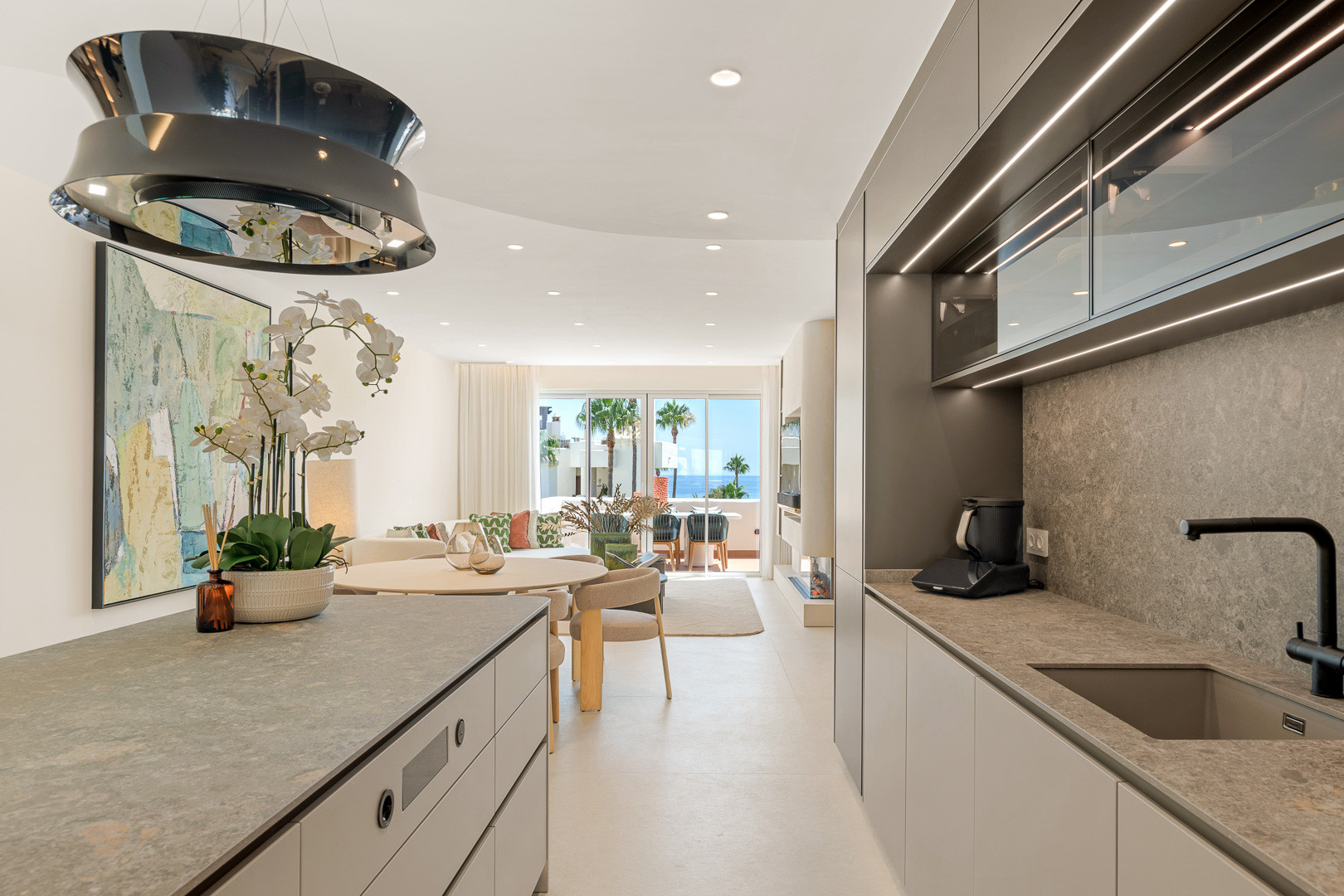3 Bedroom Penthouse in Estepona - Photo 6
