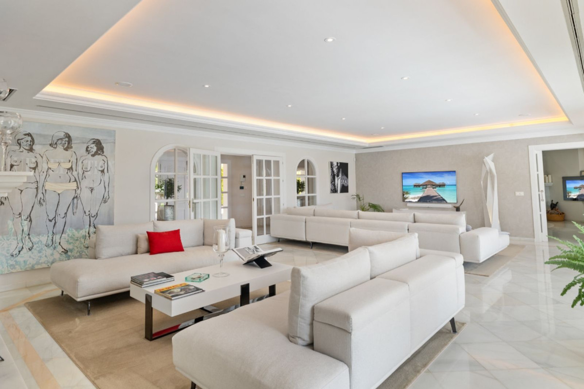 6 Bedroom Villa in Marbella - Photo 7