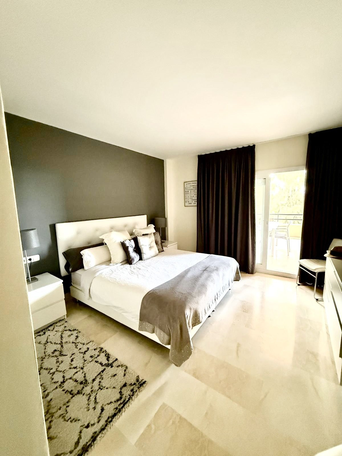 3 Bedroom Apartment in Marbella - Photo 4