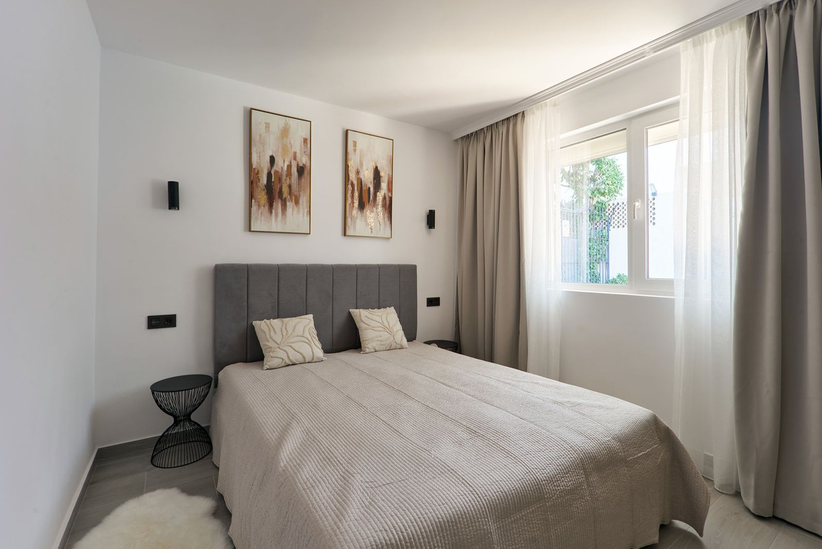 2 Bedroom Apartment in Marbella - Photo 26