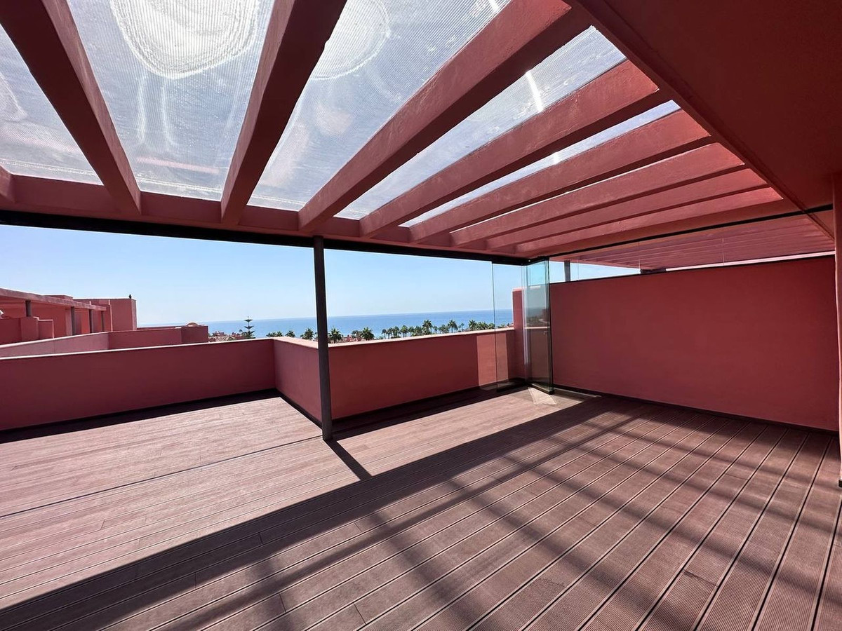 3 Bedroom Penthouse in Estepona - Photo 18