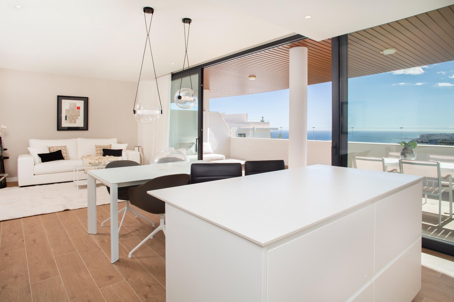 2 Bedroom Apartment in Benalmádena - Foto 2