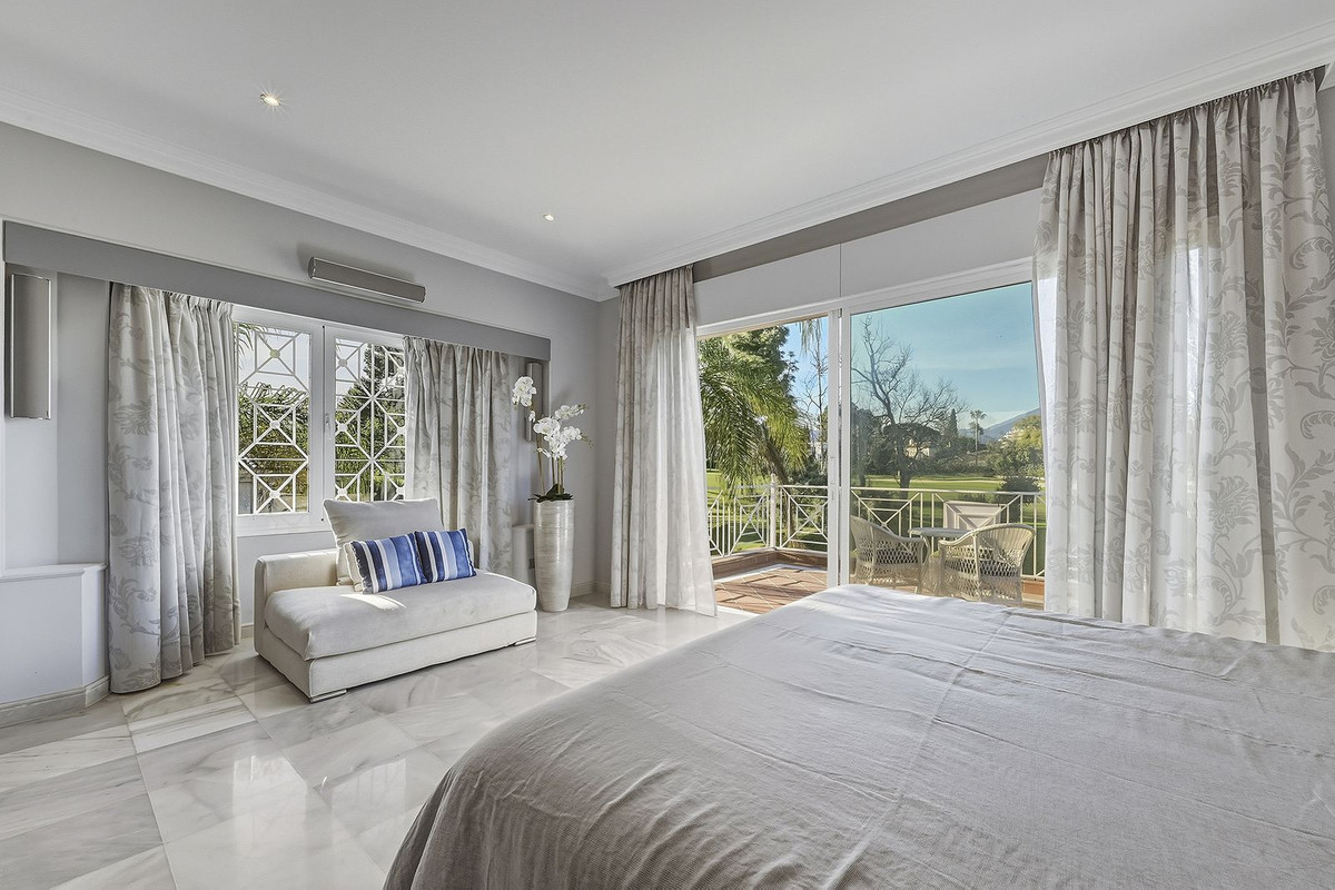5 Bedroom Villa in San Pedro de Alcántara - Photo 22