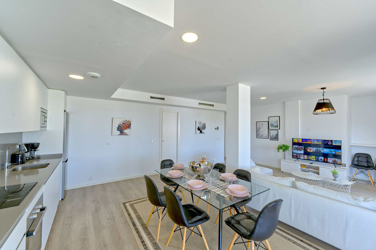 3 Bedroom Apartment in Estepona - Photo 8