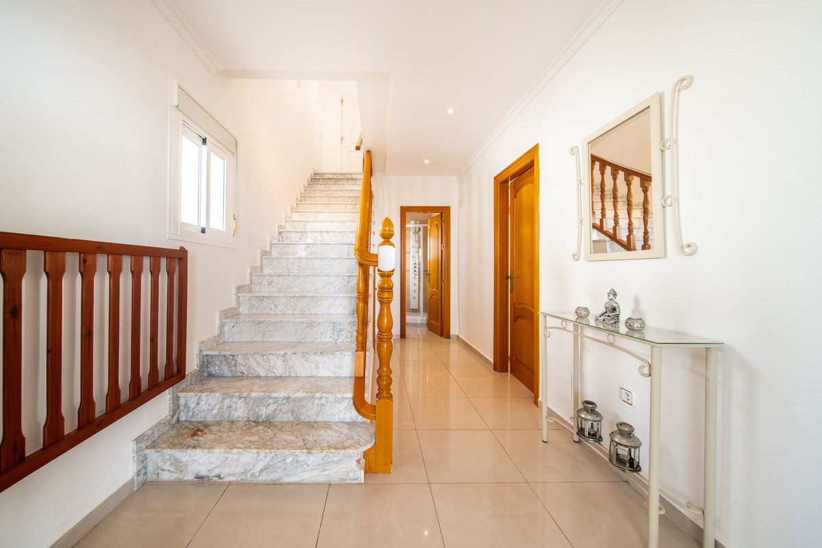 4 Bedroom Villa in Fuengirola - Photo 13