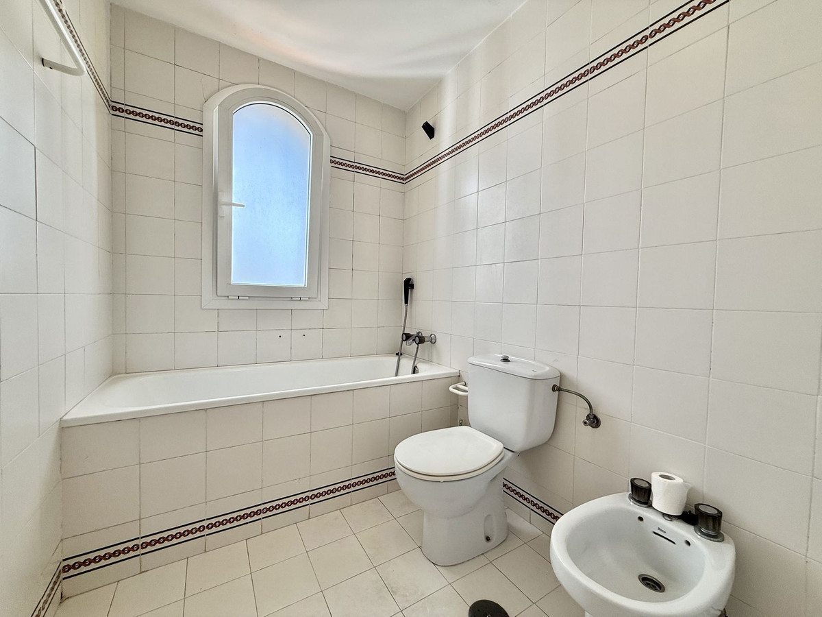 3 Bedroom Townhouse in Marbella - Photo 25