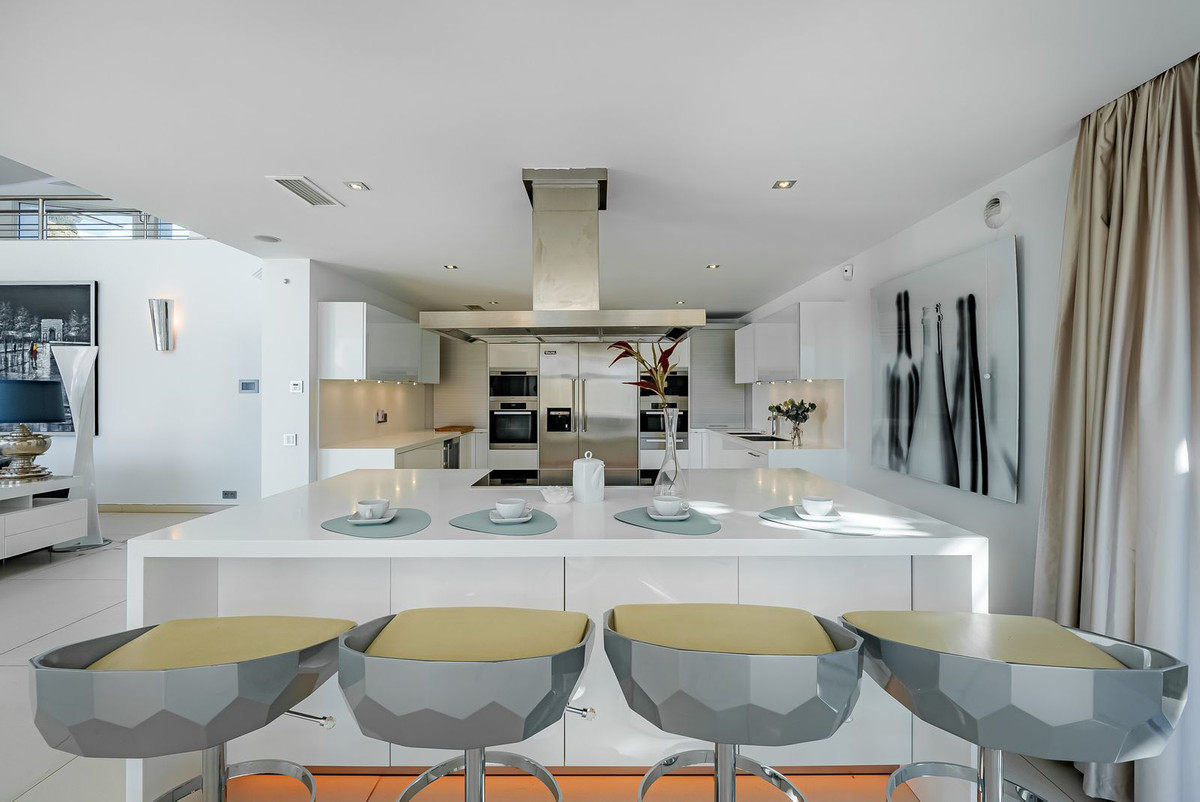 5 Bedroom Villa in Marbella - Photo 6