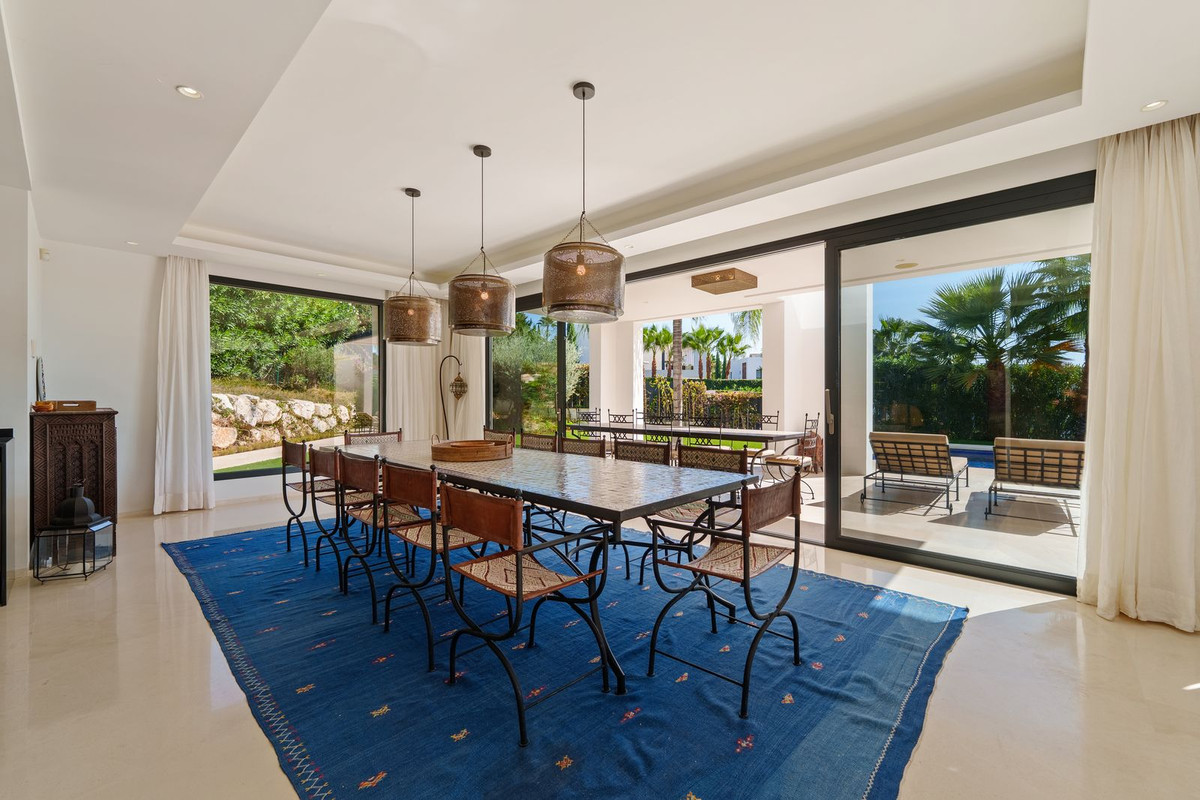 6 Bedroom Villa in Marbella - Photo 16