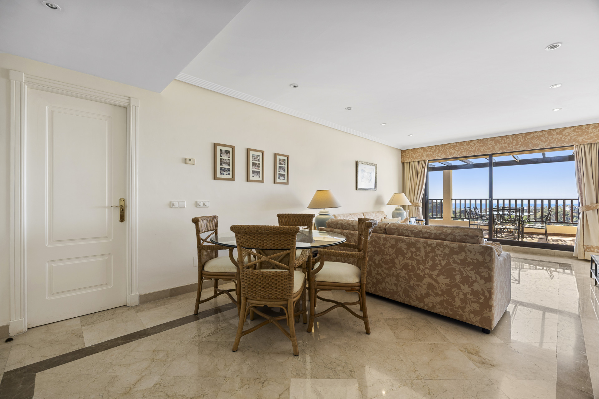 3 Bedroom Penthouse in Benahavís - Photo 11