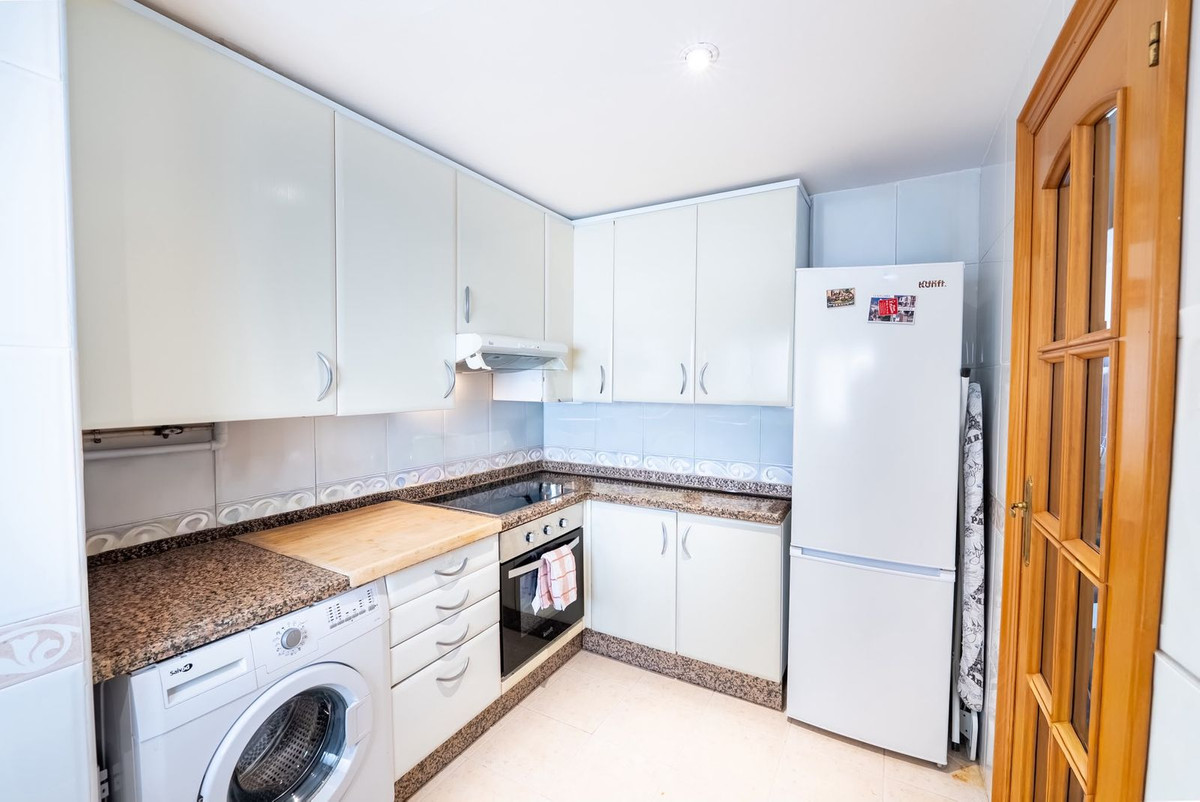 2 Bedroom Apartment in San Pedro de Alcántara - Photo 7