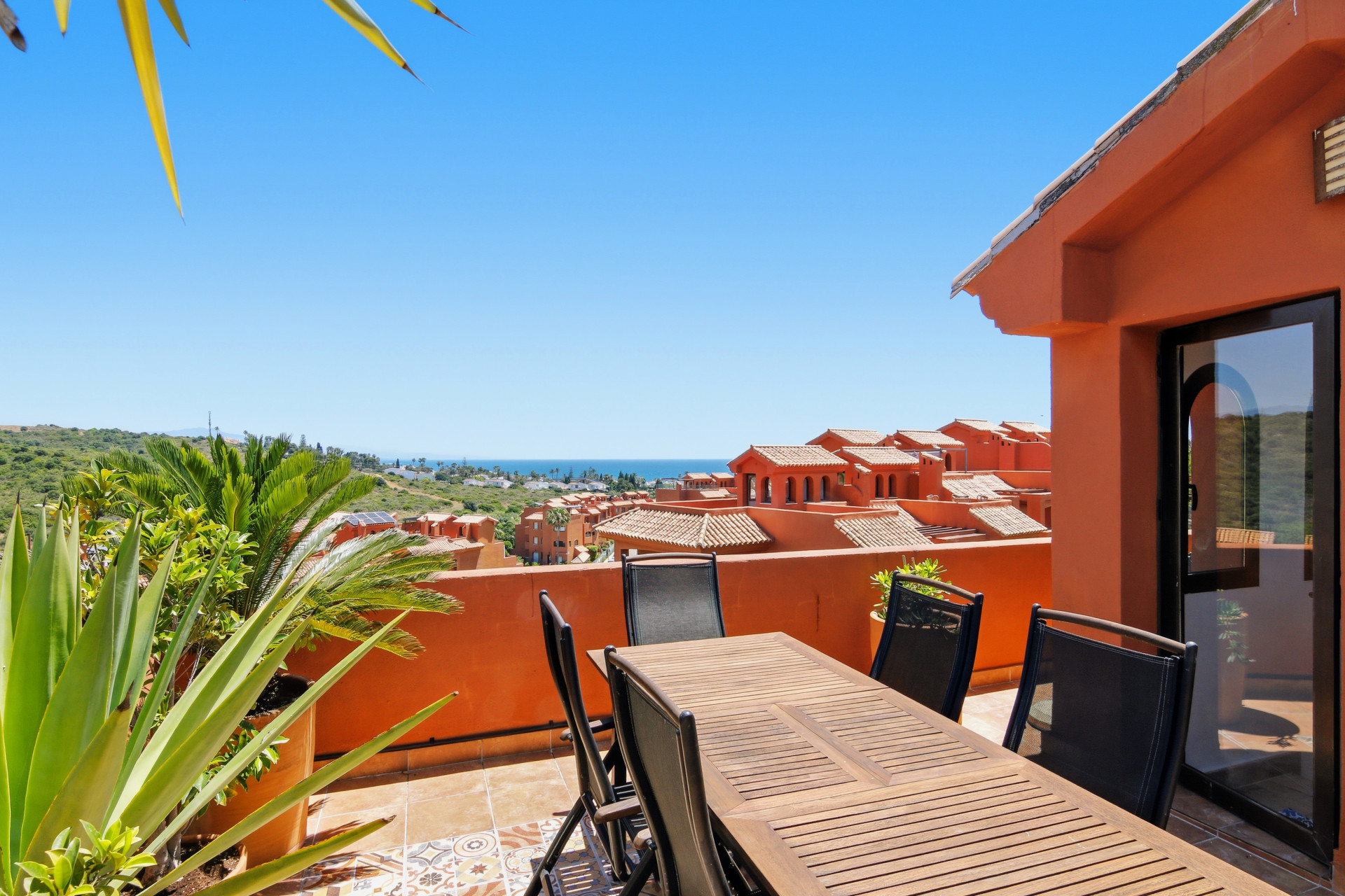 3 Bedroom Penthouse in Estepona - Photo 7