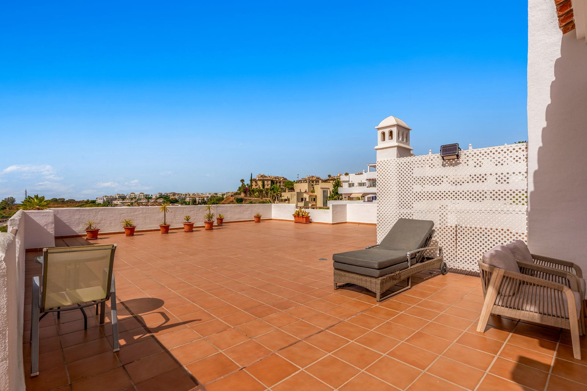 3 Bedroom Penthouse in Estepona - Photo 20