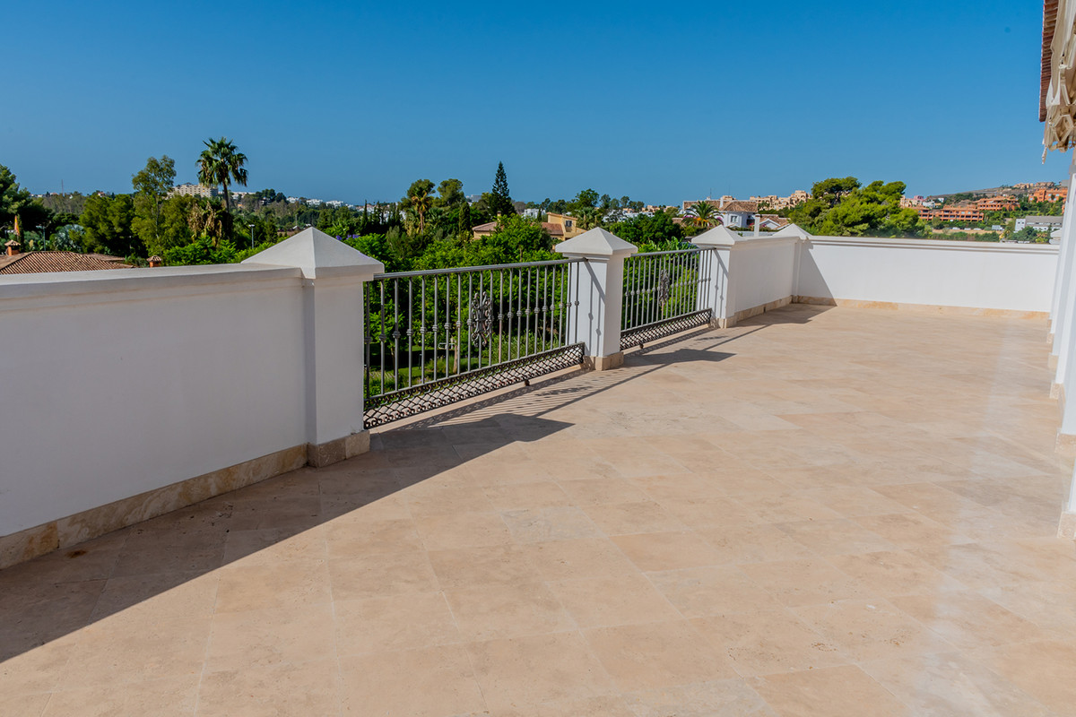 5 Bedroom Villa in San Pedro de Alcántara - Photo 31