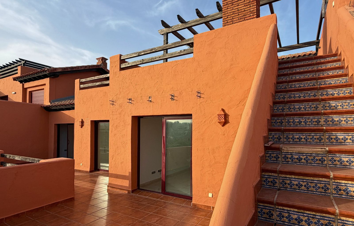 2 Bedroom Penthouse in Casares - Photo 7