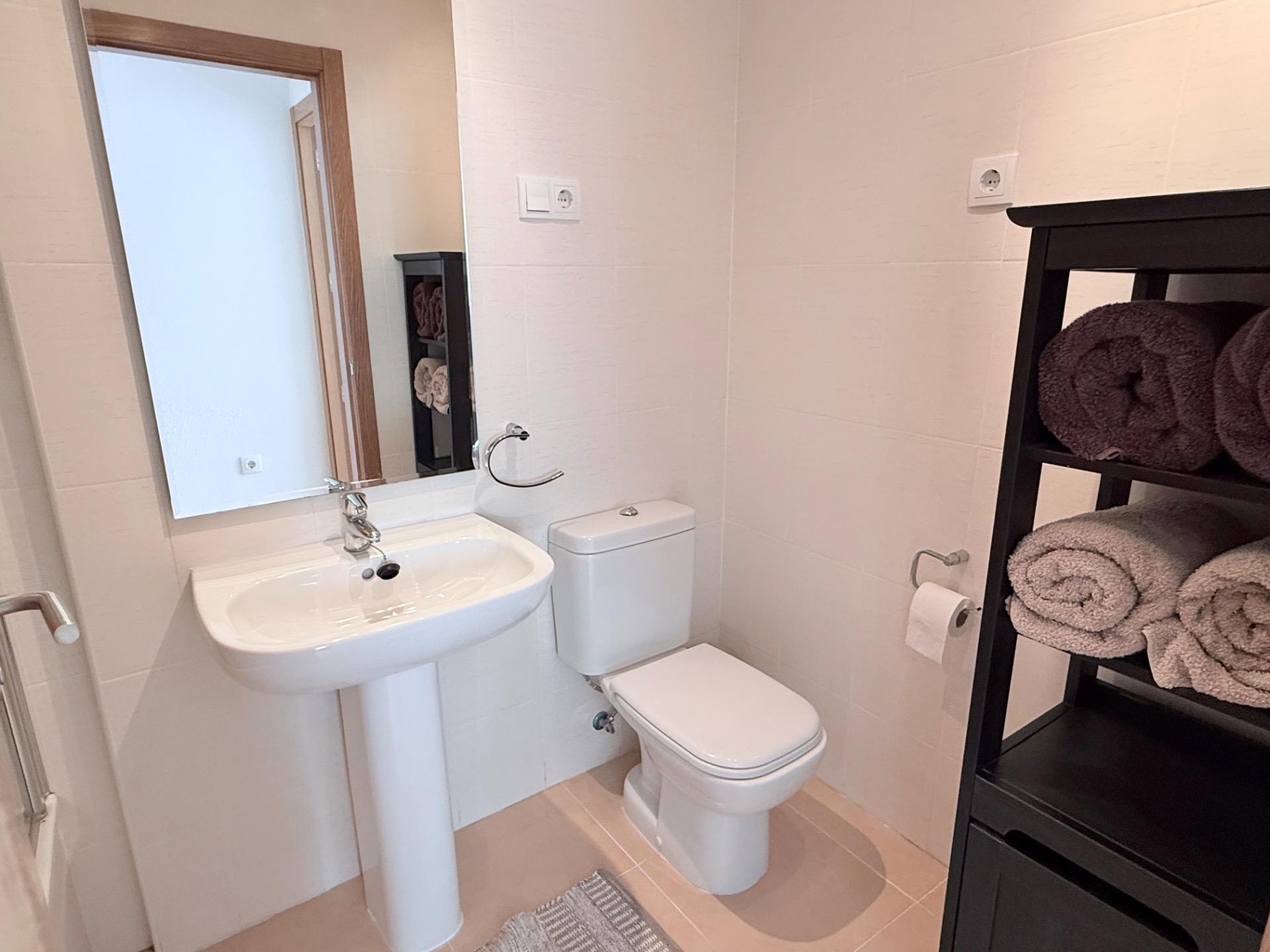 Piso de 2 dormitorios con piscina en Murcia – Foto 9