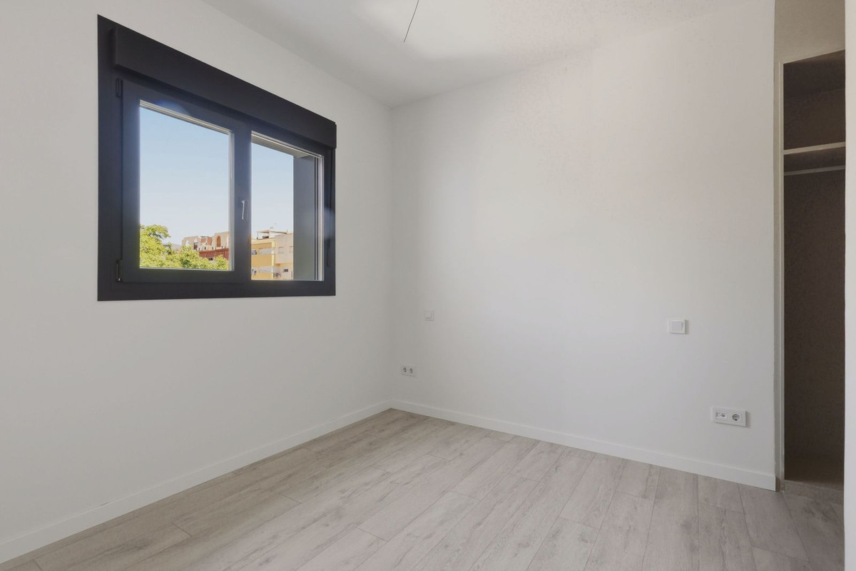 3 Bedroom Apartment in Estepona - Photo 21