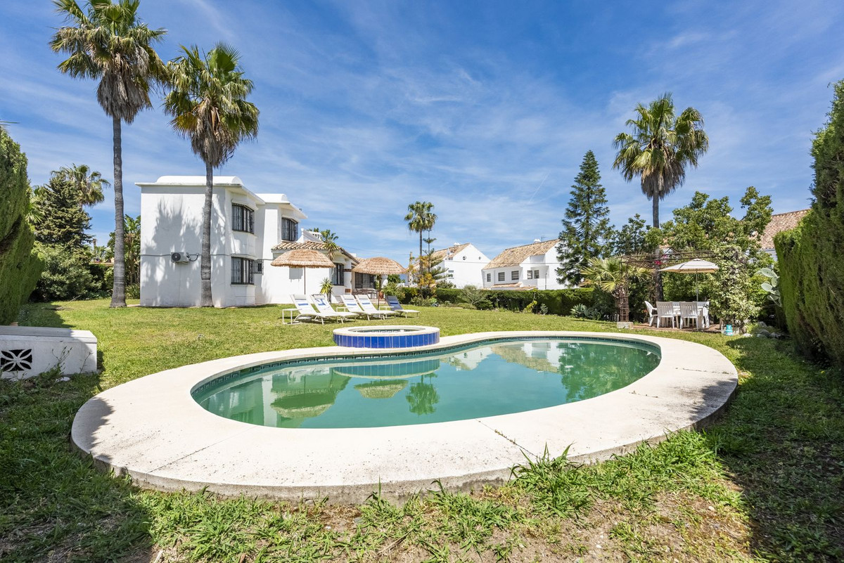 3 Bedroom Villa in Estepona - Photo 3