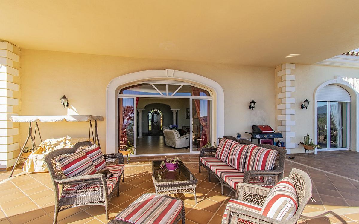 7 Bedroom Villa in Estepona - Photo 12