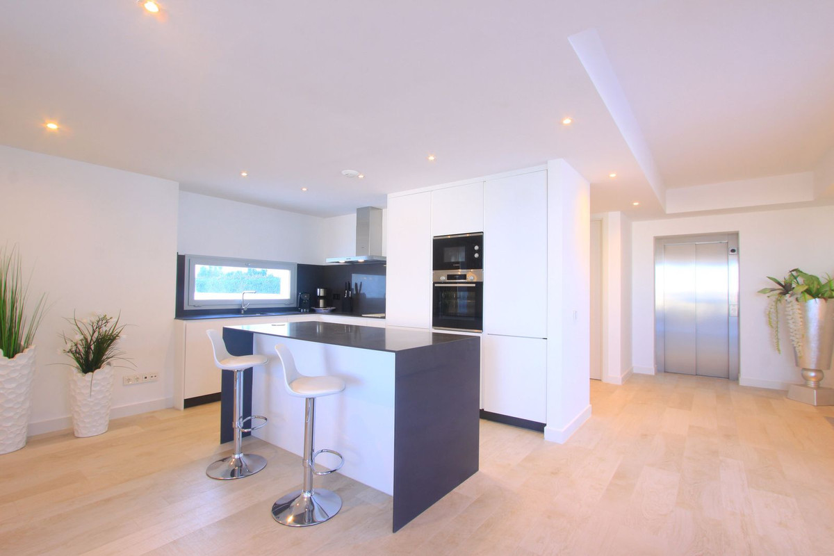 3 Bedroom Penthouse in Casares - Photo 10