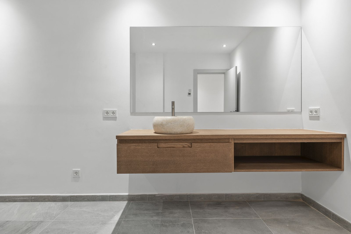 5 Bedroom Villa in San Pedro de Alcántara - Photo 22
