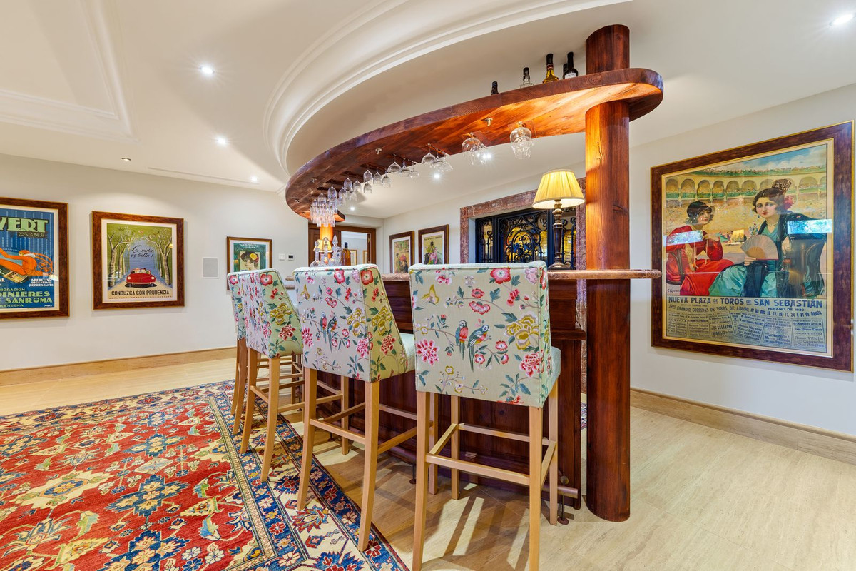 6 Bedroom Villa in Marbella - Photo 33